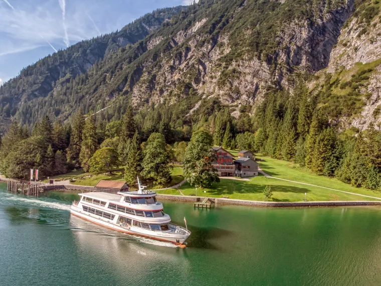 Achenseeschiff vor Gaisalm