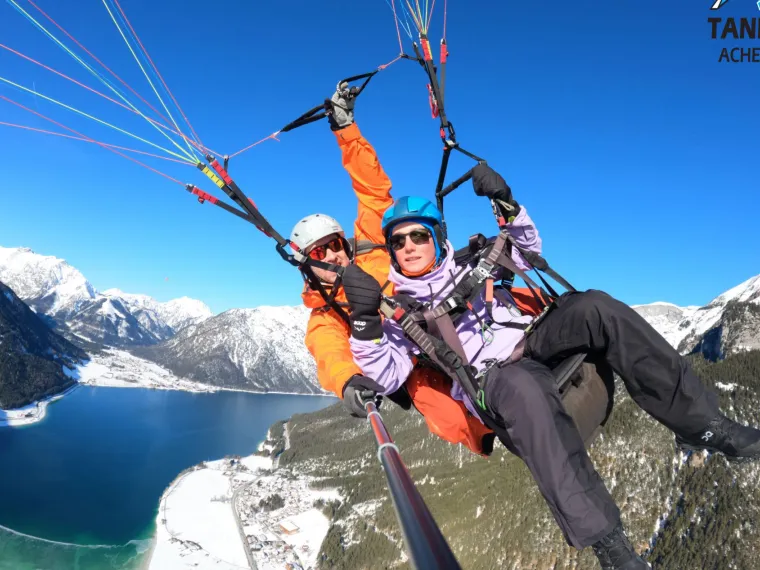 Paragleiten am Achensee im Winter